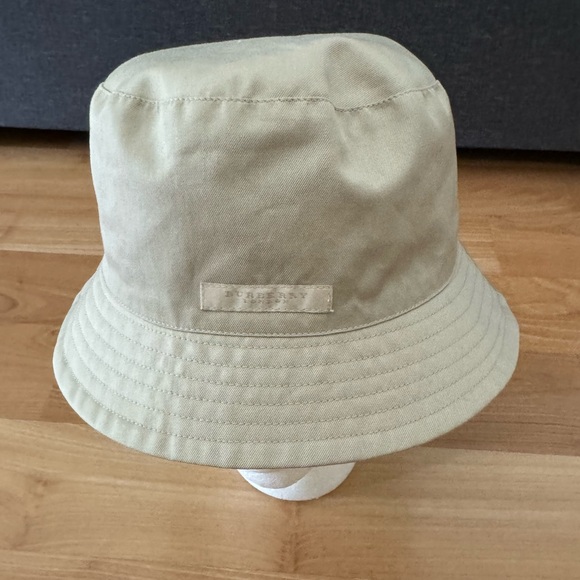 Burberry Bucket Hat (like new) - Picture 3 of 4